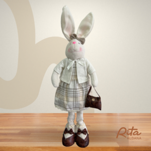 Coelha roupa branca c/bolsa 83cm