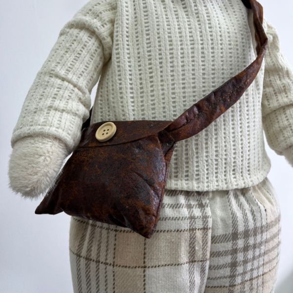 Coelho roupa branca c/ bolsa 83cm - Image 3