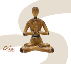 Boneco decorativo com pintura de Madeira