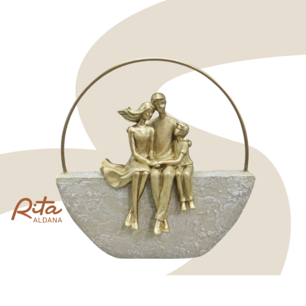 Escultura Família em formato de Arco