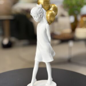 ESCULTUA MENINA COM BALÃO DOURADO 26CM